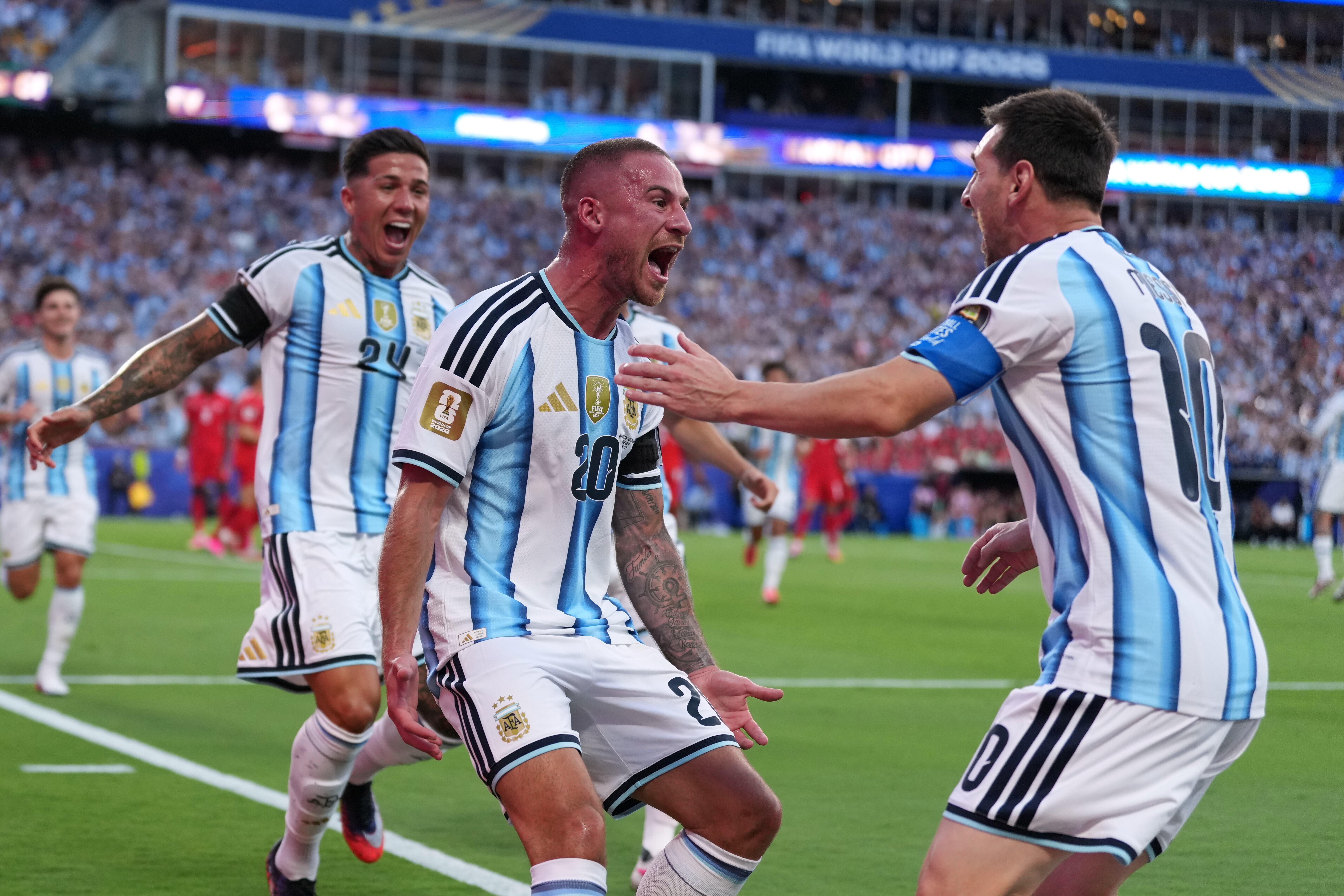 Alvarez marque à la 112e minute, l'Argentine en demi-finale