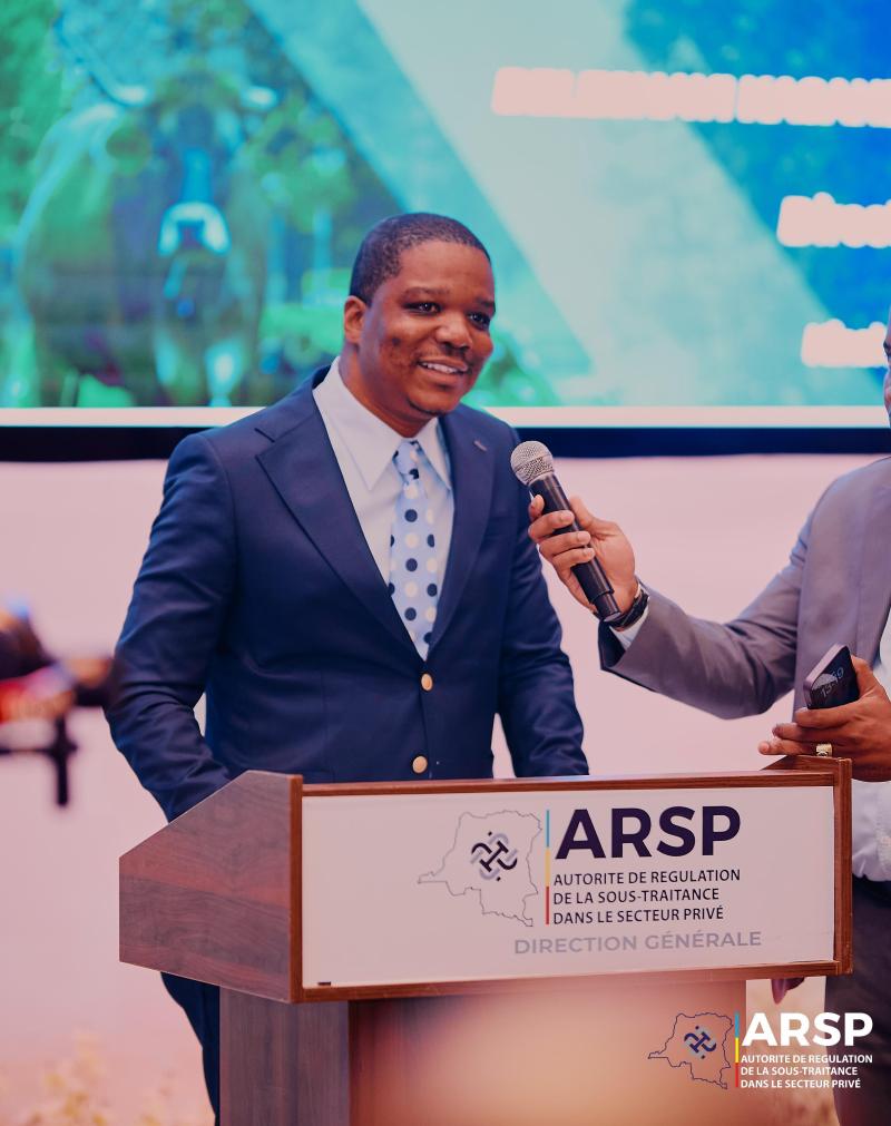 Le DG Juan‑Ted Beleshayi remet les premières attestations numérisées de sous‑traitance en RDC