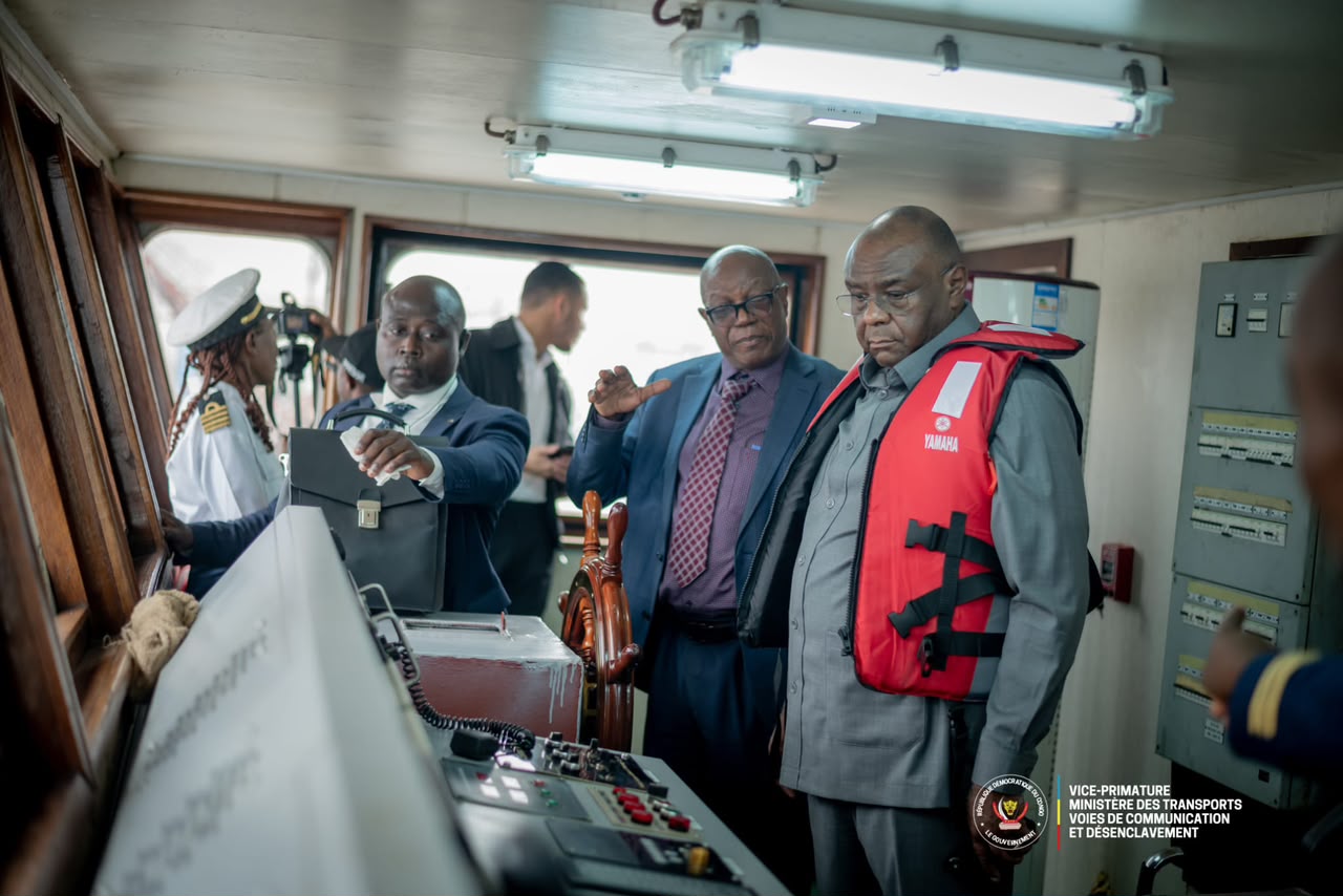 Jean-Pierre Bemba préside la remise du baliseur « Félix-Antoine Tshisekedi Tshilombo » à Kindu