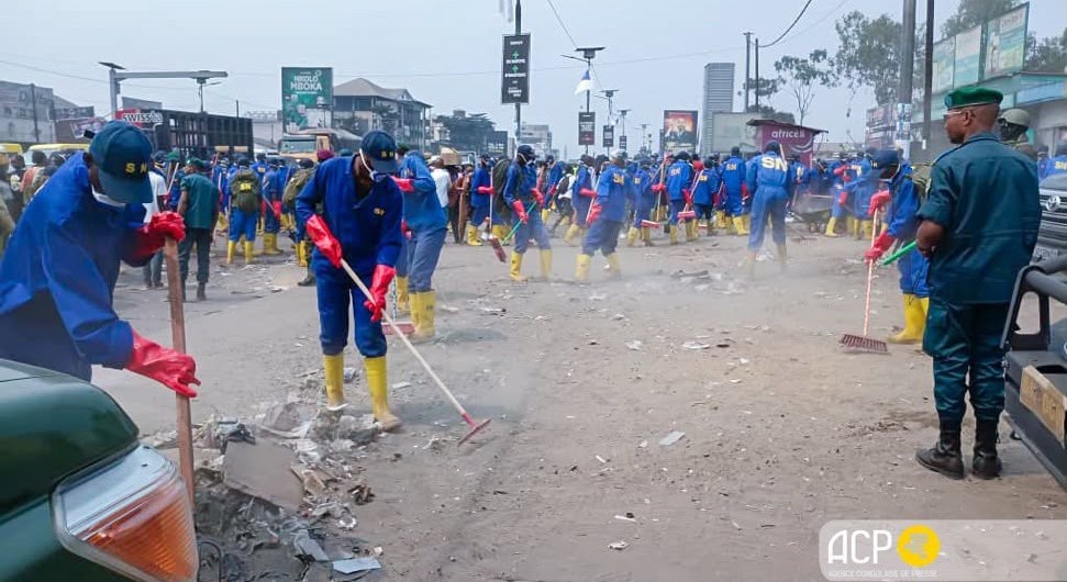 Kinshasa nettoie rapidement la place Pascal en quelques heures